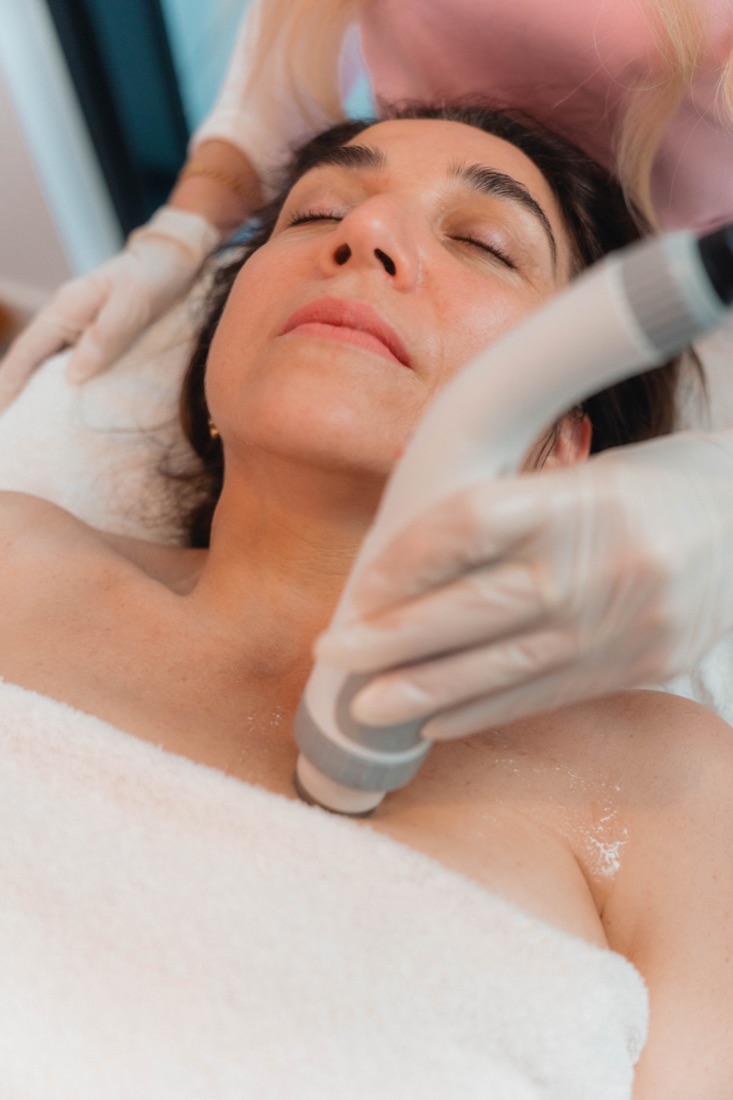 Radiofrequency handpiece treating a client's neck and collarbone